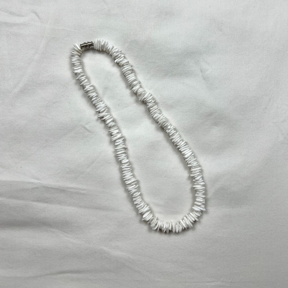 Y2K Puka Shell Choker Necklace - Picture 3 of 5